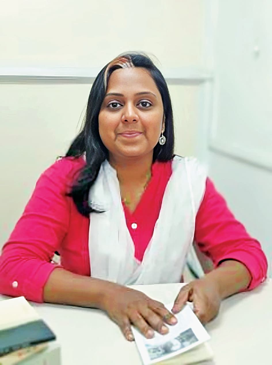 प्रतिमा — Hinakausar Khan